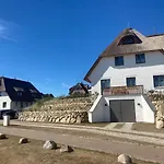 Rantum Dorf - Ferienappartments Im Reetdachhaus 3 & 4 *