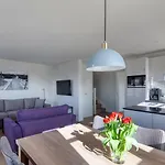 Rantum Dorf - Ferienappartments Im Reetdachhaus 3 & 4 *