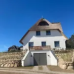 Rantum Dorf - Ferienappartments Im Reetdachhaus 3 & 4 *