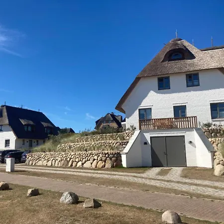 Rantum Dorf - Ferienappartments Im Reetdachhaus 3 & 4 *
