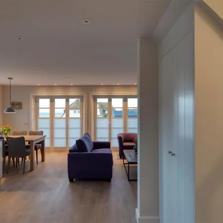 Rantum Dorf - Ferienappartments Im Reetdachhaus 3 & 4 Apartman