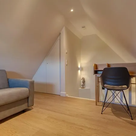 Rantum Dorf - Ferienappartments Im Reetdachhaus 3 & 4 *