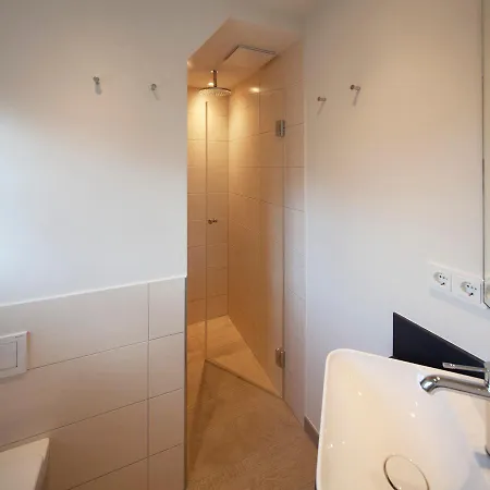 Rantum Dorf - Ferienappartments Im Reetdachhaus 3 & 4 *