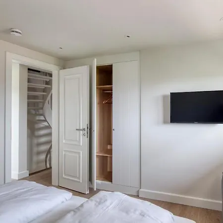 Rantum Dorf - Ferienappartments Im Reetdachhaus 3 & 4 Apartman
