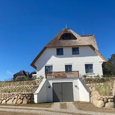 Rantum Dorf - Ferienappartments Im Reetdachhaus 3 & 4 *